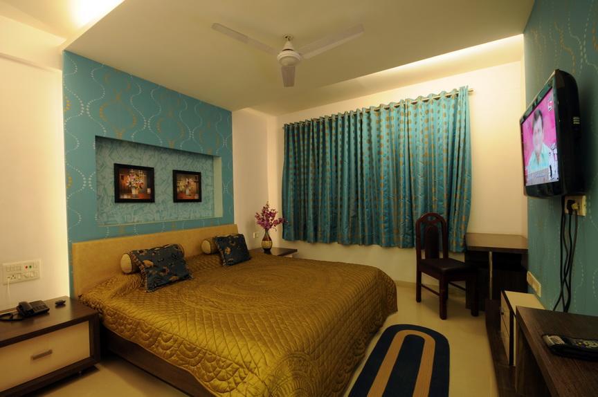 Hotel Surabhi Regency Anand Ngoại thất bức ảnh